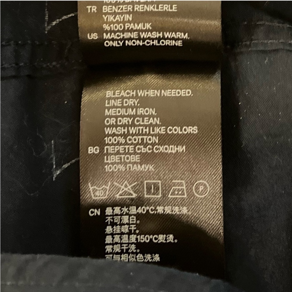 H&M Men's Regular Fit, Button Down - Picture 2 of 3